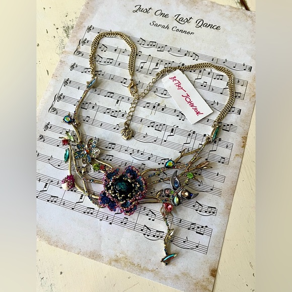 NWT Floral Rhinestone Statement Necklace RARE - Picture 2 of 9